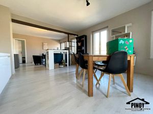 Maison aménagée en 2 appartements à Voulx