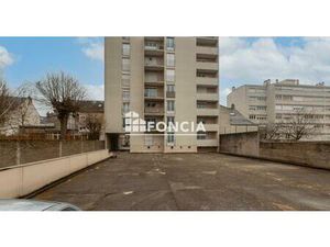 Charmant studio avec balcon  cave et parking - Quartier DUNOIS