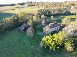 Maison en pierre sur plus de 3ha avec dépendance