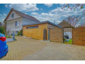 Charmant pavillon dans un écrin de verdure avec piscine et dépendance