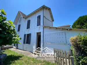 Maison 2CH  à rénover entièrement avec jardin  garage et ter