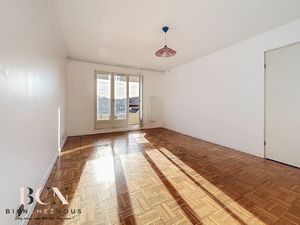 Appartement F2 avec Box proche commodités et gare