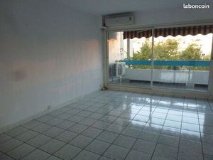 CHARTREUX loue studio 32 m2 balcon clim 470 HC