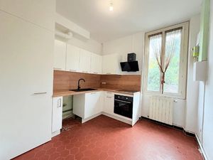 Location appartement 3 pièces 66 m² à Nimes (30000)  825 €