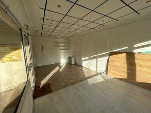 Local commercial 0 pièces 32 m² à louer l'haÿ-les-roses 94240 ? | ERA Immobilier