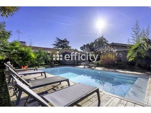 Maison 7 pièces - 226 m²