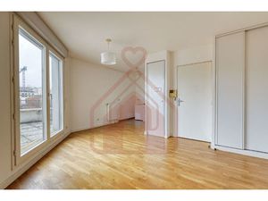 À Vendre ? Charmant Studio avec Terrasse et Ascenseur au Kremlin-Bicêtre