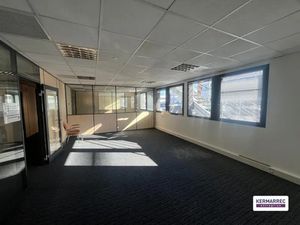 Rezé - 433m² RDC Bureaux PMR à LOUER avec 12 parkings