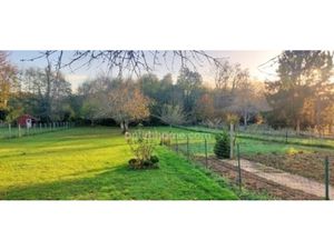 Maison indépendante habitable de suite sur un beau terrain clos !!