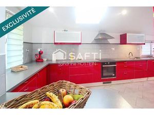 Jolie Maison rénovée avec 3 chambres  2 salles de bain et garage!