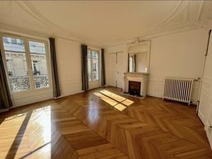 Beaux bureaux parquet moulures et cheminées
