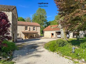 Propriete à vendre 6 pièces proche de MONTCUQ (46)  moulin et dépendances sur terrain de 1