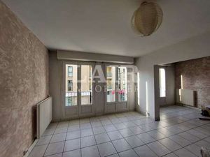 Location Appartement 3 pièces à Alençon (61000) : à louer 3 pièces / 82m² Alençon