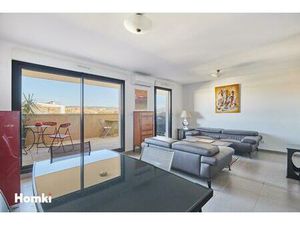 Quartier Pont de l'Arc : T3/4 81 m² dernier étage entièrement rénové avec terrasse et gara