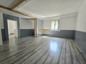 Très grande maison au coeur du village