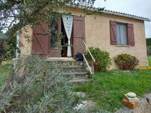 Maison de 36m² env avec dépendances sur terrain constructible 1008m²