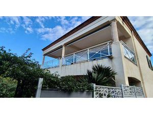 Haut de villa au calme à Juan les Pins