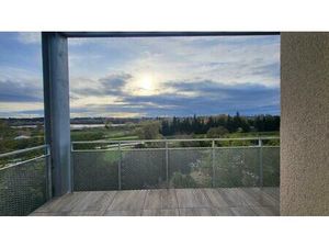 Type 4 avec terrasses-deux salles d'eau  3 chambres  une place de parking