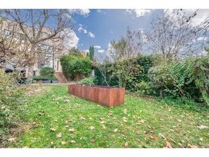 Maison de 7 chambres de luxe en vente à Suresnes  France