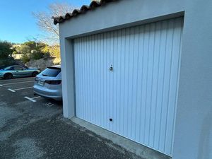 Parking à louer 13.25 m² - Nîmes (30) - 86€