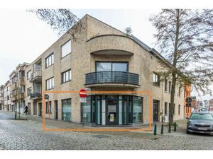 Recent en lichtrijk handels-/kantoorgelijkvloers !