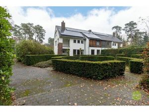 Halfopen woning met 5 slaapkamers in bosrijke omgeving