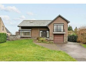 OP TE FRISSEN WONING MET 3 SLAAPKAMERS GELEGEN OP EEN RUIM PERCEEL VAN 11A70CA TE PAAL