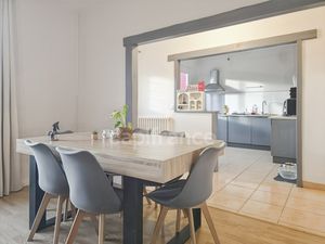 Charmant pavillon de 1972 avec sous-sol total et grand terrain clos