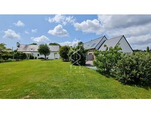 EXCLUSIVITÉ CAUDAN : Ensemble de bâtiments en pierre en parfai