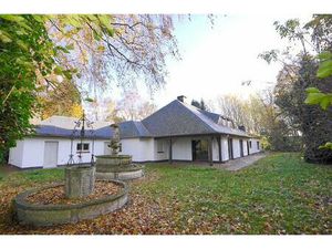 Majestueuze eigendom gelegen op een weelderig landgoed van ca. 1 ha!