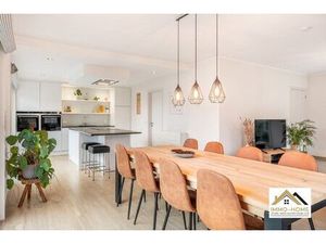 Prachtige HOB met zonnepanelen in een doodlopende straat!