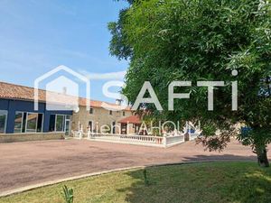 Domaine de 7ha avec une longère principale et dépendances