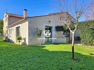 Charentaise avec suite de plain pied et piscine