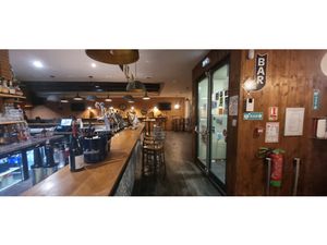 Restaurant avec grande terrasse à Val de Reuil