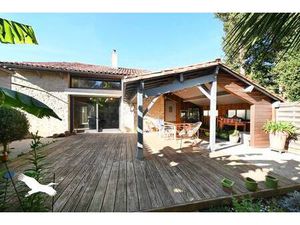 Vente maison 8 pièces 220 m² Ruffec (16700)