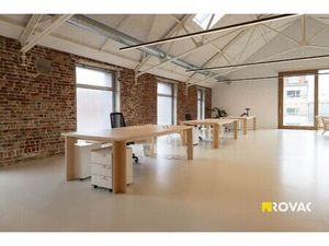 Stijlvolle en instapklare kantoorruimte met binnentuin in centrum Izegem!