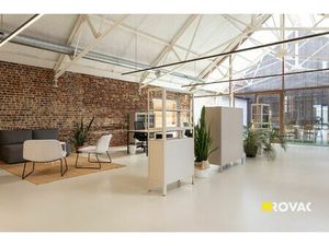 Stijlvolle en instapklare kantoorruimte met binnentuin in centrum Izegem!