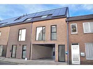 ZEER ENERGIEZUINIGE DUPLEXWONING MET 2 SLPK IN CENTRUM LANAKEN