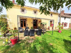 Propriété de campagne avec piscine  dépendances et terrain – 2 8 hectares