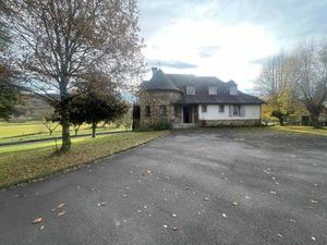 Proximite Oloron - Grande Maison De Caractere Aux Beaux Volumes Avec Vue Sur Les Pyrenees.