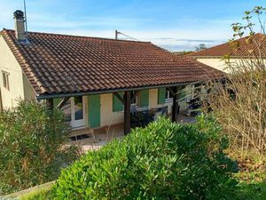 A 5 mn de Lalinde située dans une charmante commune avec commerc