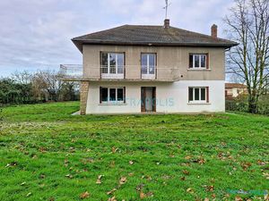 Villa - 7 pièces avec un terrain de 1874 m2