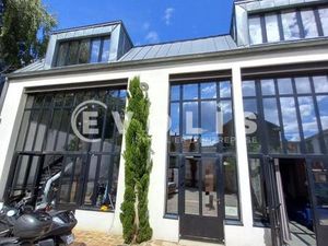 À LOUER - Loft lumineux de 155 m² sur 3 niveaux