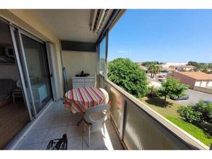 Studio avec loggia  parking et cave Proche Centre Plage