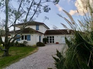 Maison d'architecte 4 chambres avec piscine  double-garage