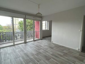 - MOURENX - Rue CALMETTE - T2 de 50m2 - AVEC BALCON -