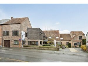 Commercieel te koop in Puurs met 25 slaapkamers