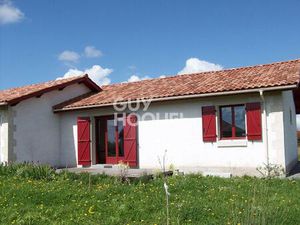 Maison de 2010   grand terrain  grand garage et chalet indépendant