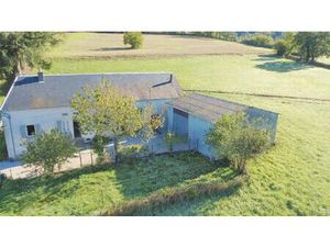 Longére avec grand terrain et hangar lumineux