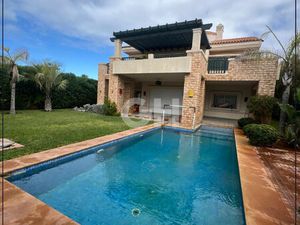 Villa Luxueuse avec 5 Suites  piscine et Jardin Splendide